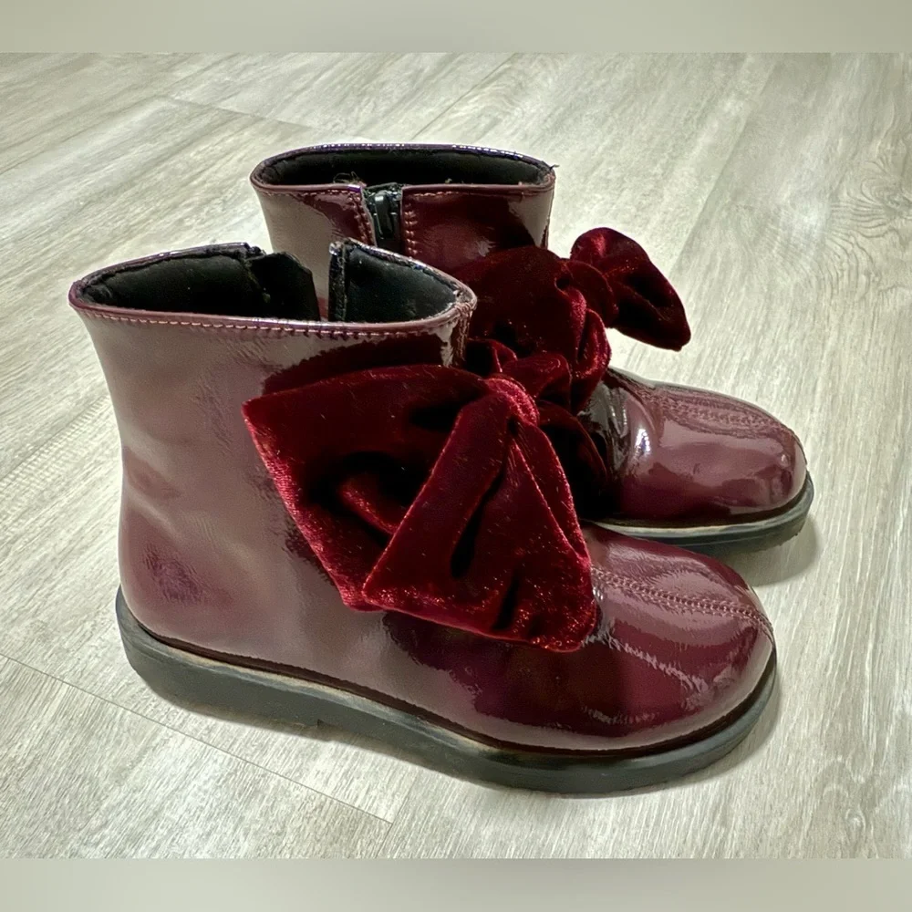 Zara kids  Ankle boots with a patent finish and bow burgundy sz 27 us 9.5